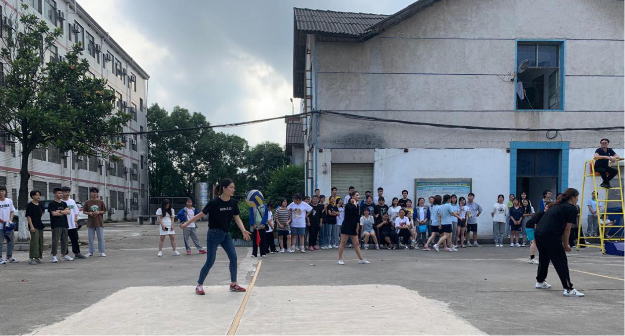 与球共舞，享受精彩时光——记益阳市卫生职业技术学校女子气排球师生友谊赛(图1)