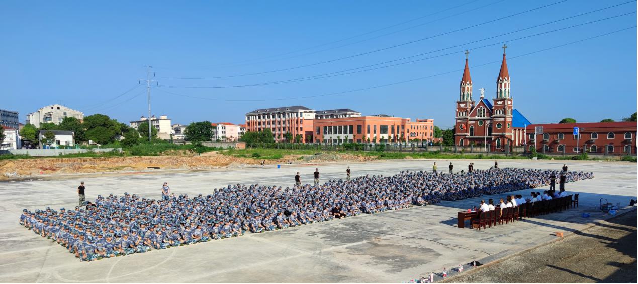 军歌奏响  共筑强国梦(图1)