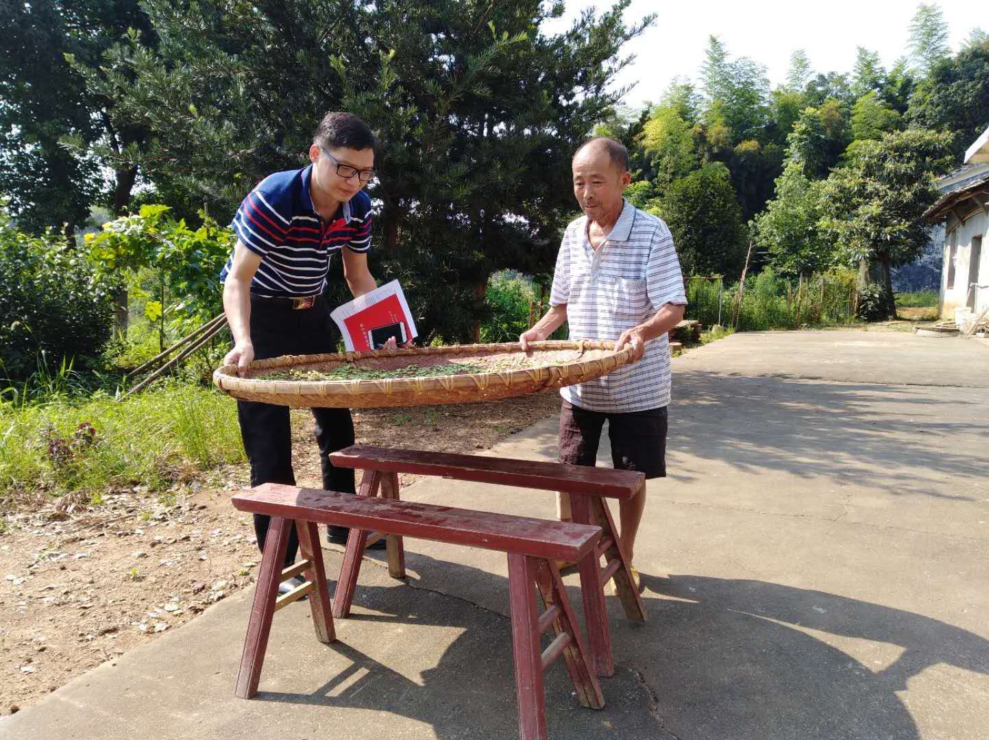 俯下身 沉下心 坚决打赢脱贫攻坚战(图2)