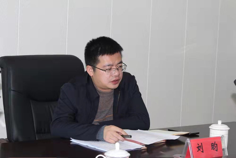 我校党委理论中心组举行2022年第二次集中学习(图2)